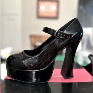 Worn once to the Playboy Mansion Halloween party in 2006. From Trashy Lingerie